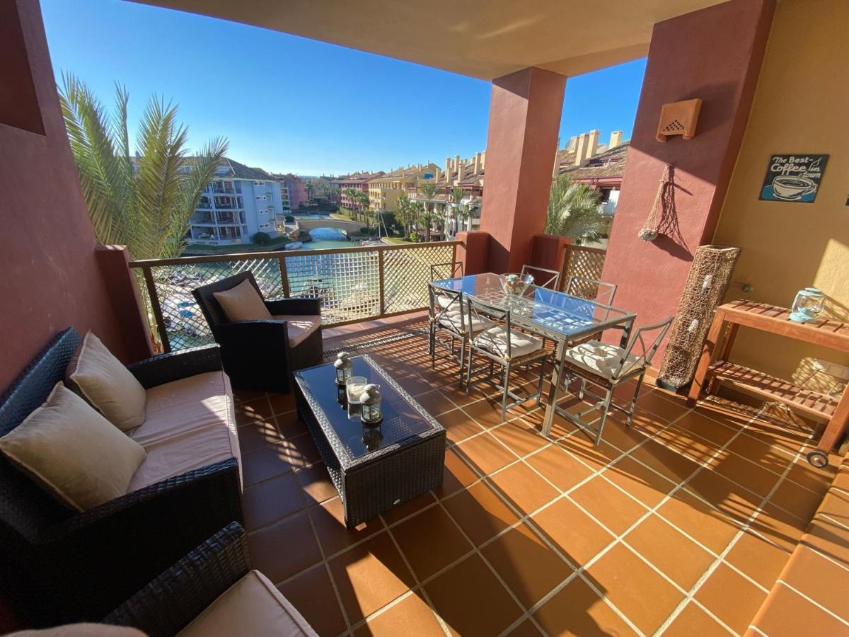 Apartamento con terraza sobre La Marina de Sotogrande San Roque  Exterior foto
