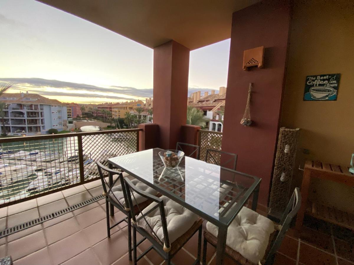 Apartamento con terraza sobre La Marina de Sotogrande San Roque  Exterior foto