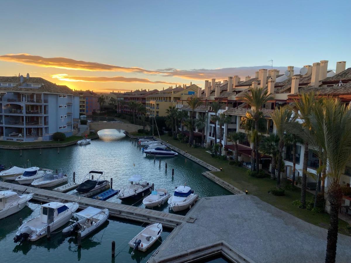 Apartamento con terraza sobre La Marina de Sotogrande San Roque  Exterior foto