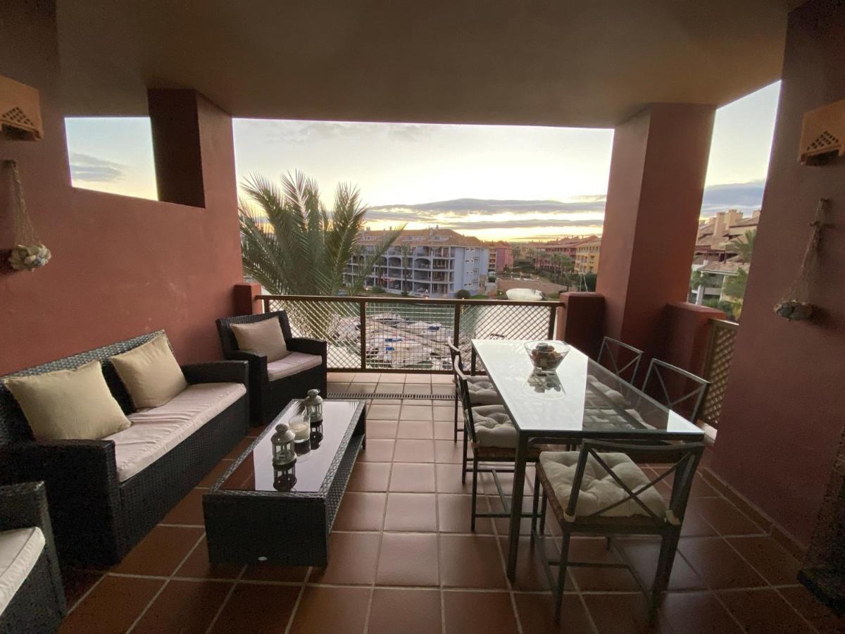 Apartamento con terraza sobre La Marina de Sotogrande San Roque  Exterior foto